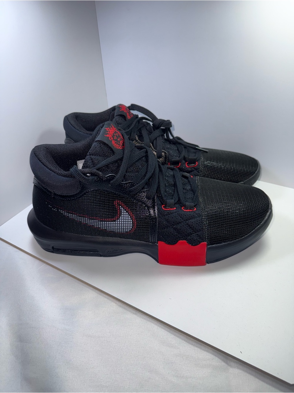 Nike LeBron Witness VIII Black University Red Men’s Size 11 Basketball Shoes